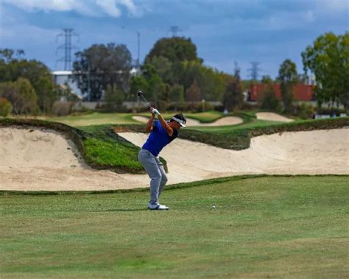 Are PGA Tour players independent contractors?