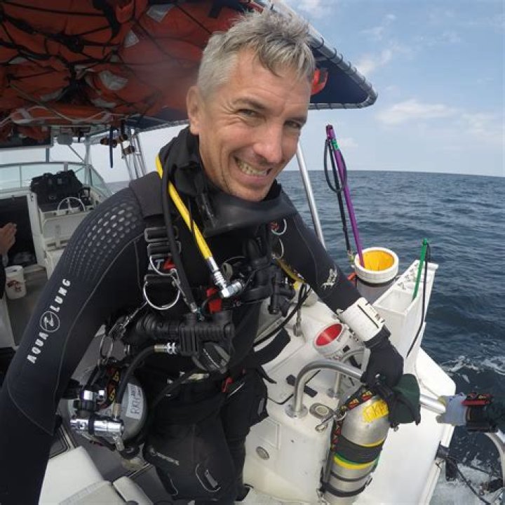 Can a Divemaster certify divers?