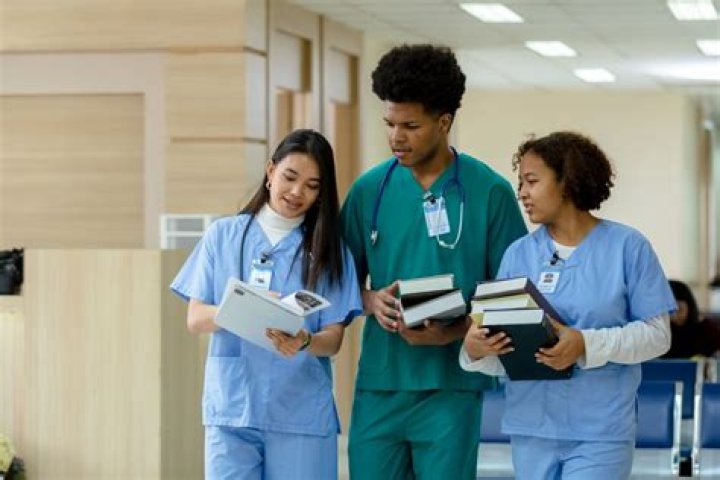 Can a registered nurse become a nurse practitioner?