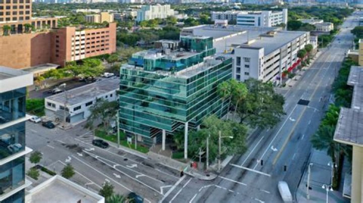 Can a residential realtor sell commercial property in Florida?