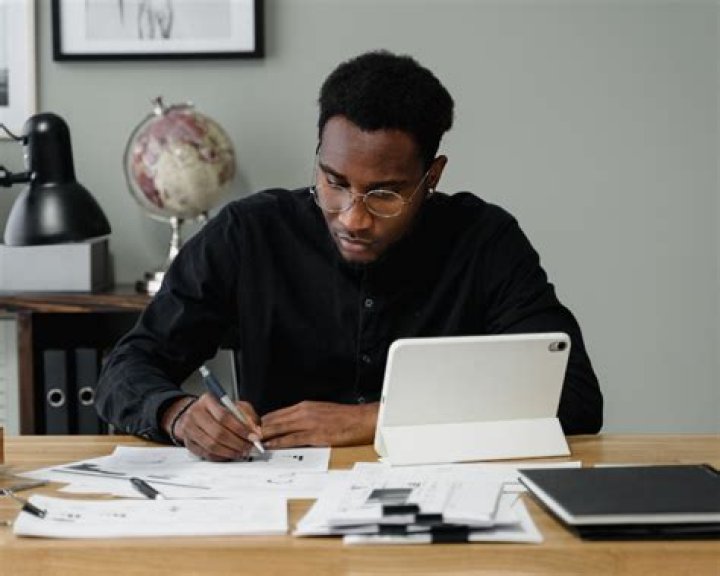 Can an administrator of an estate step down?