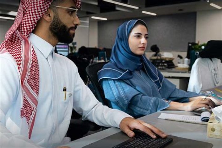 Can Dependants work in Saudi Arabia?