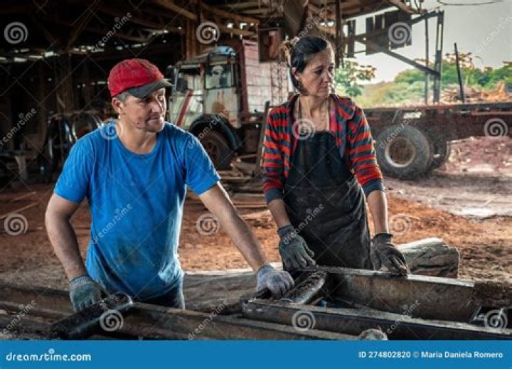 Can husband and wife work at same company?