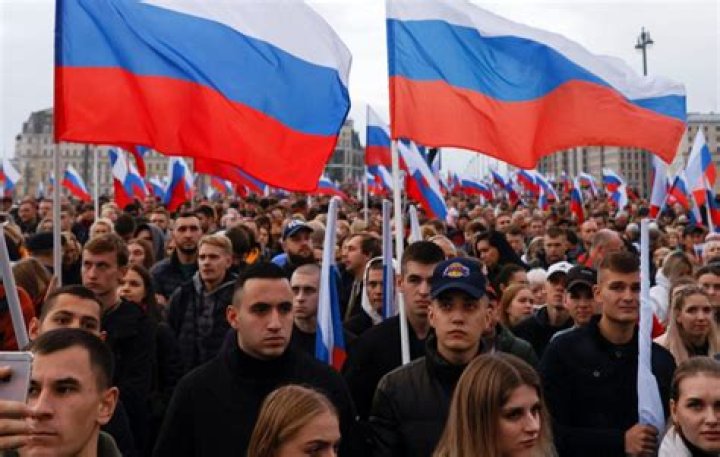 Can Russian people own property?