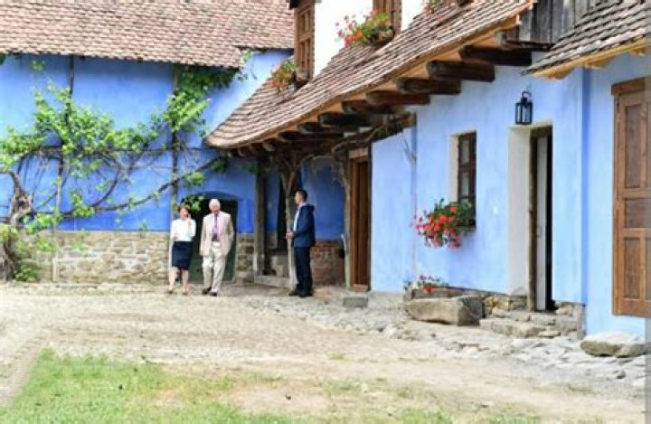 Can US citizens own property in Romania?