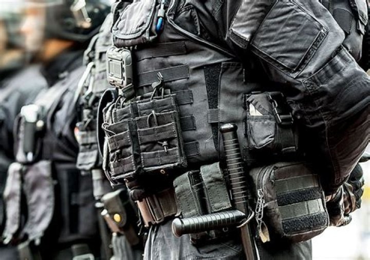 Do police officers wear Kevlar vest?