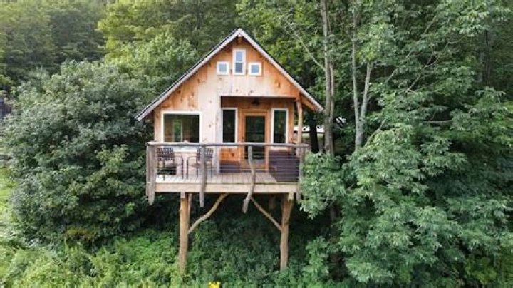 Do you have to be 25 to rent on VRBO?
