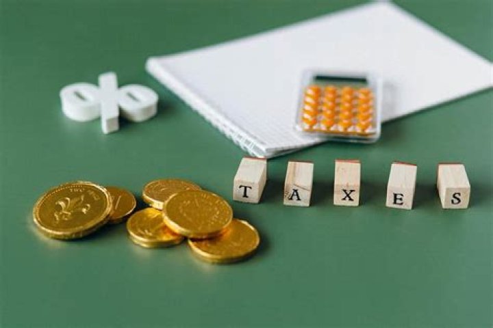 Do you have to pay taxes on a divorce settlement?