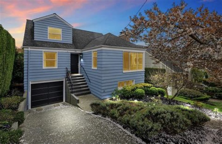 Does a bad driveway decrease property value?