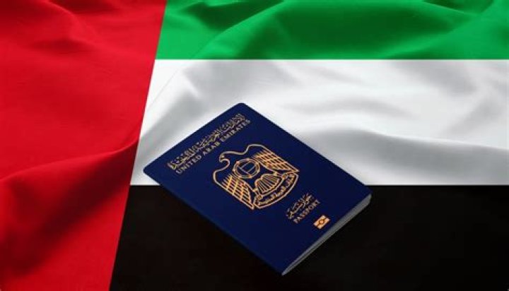 Does UAE grant citizenship to foreigners?