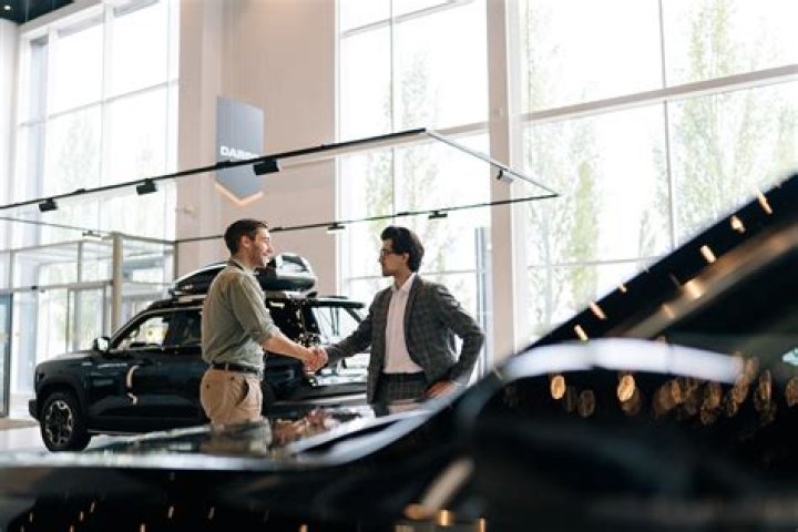 How do car dealerships operate?