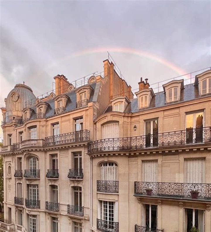 How do I sell my apartment in Paris?
