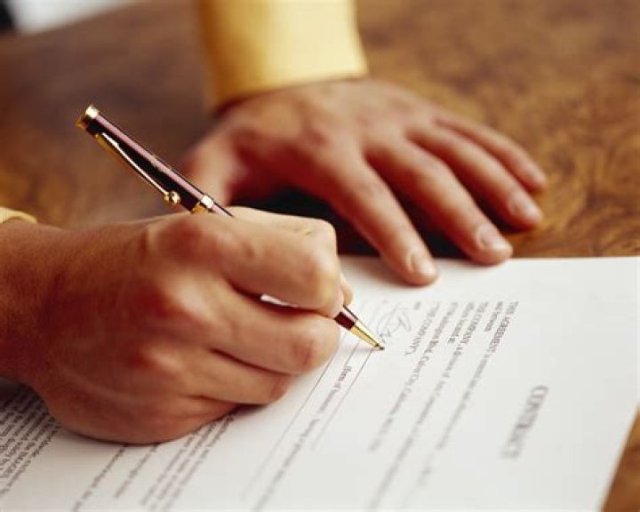 How do you protect yourself when signing a lease?