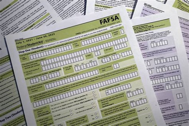 How long should it take the average person to complete the FAFSA form?