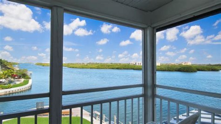 How many vacation rental properties are in the US?