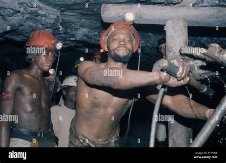 How much do gold miners make in Africa?