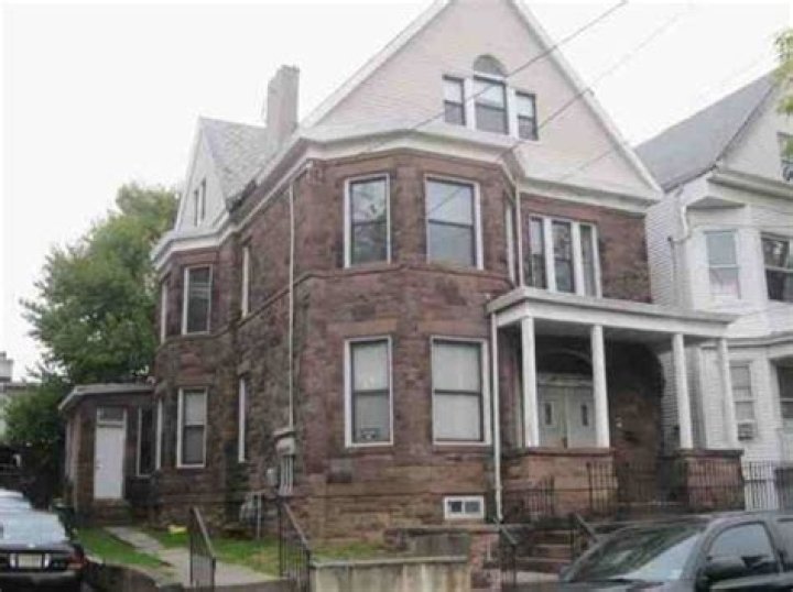 How much does it cost to live in Newark New Jersey?