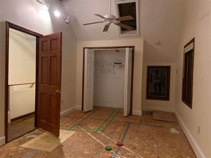 How much does it cost to replace carpet with wood tile?