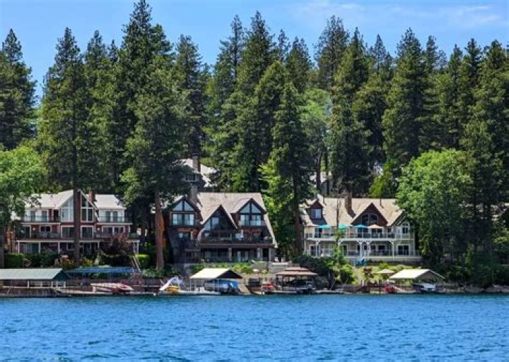 Is Arrowhead Lake Pa private?