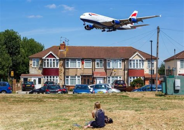 Is it bad to buy a house near an airport?