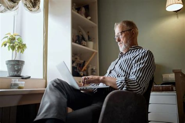 What are the tax deductions for seniors and retirees?