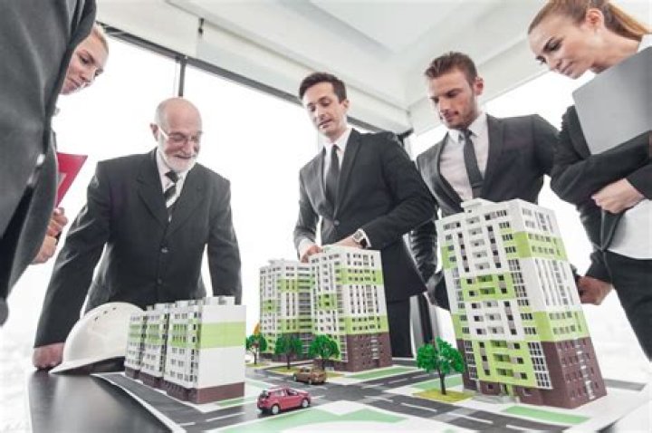 What does a real estate development manager do?