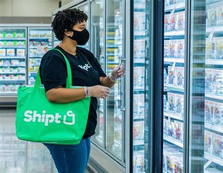 What happens if a Shipt shopper is late?
