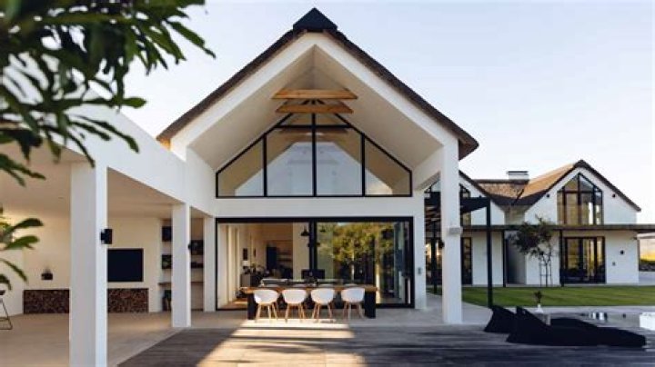 What is the average cost of a gel pedicure?