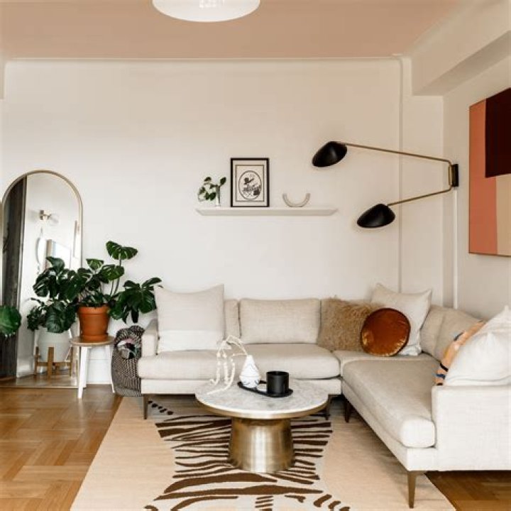 What stores give interior designers discounts?