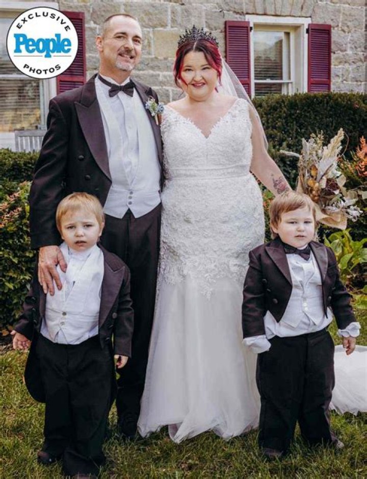 When did Amy Poehler write Yes Please?