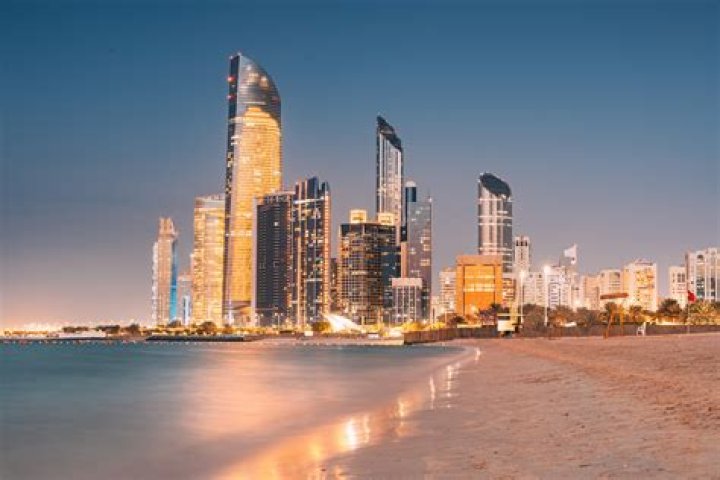 Where do American expats live in Abu Dhabi?