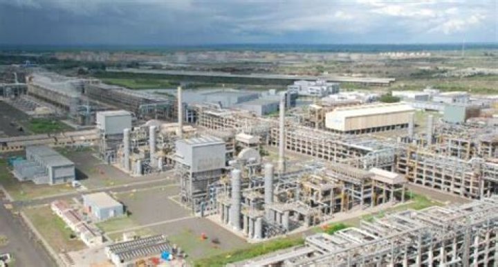 Which is largest refinery of India?
