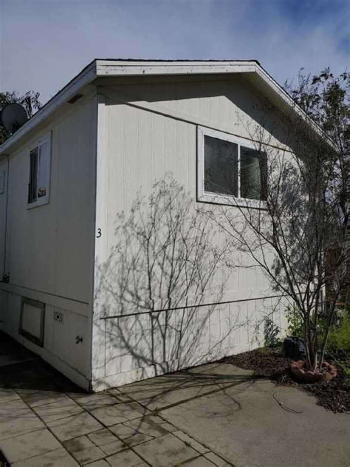Who are the buyers of a used mobile home?