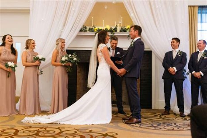 Who can legally officiate a wedding in Ohio?