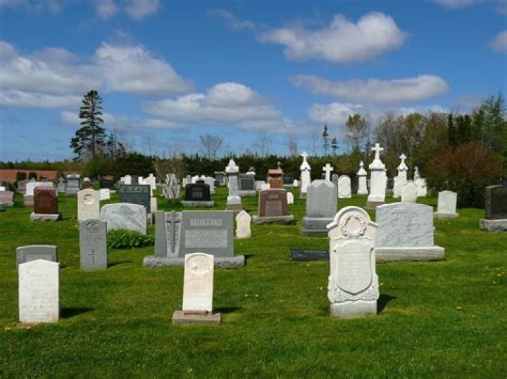 Who gets a lump-sum from Social Security when someone dies?