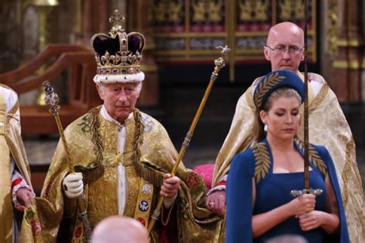 Who performs ceremonial and symbolic duties?